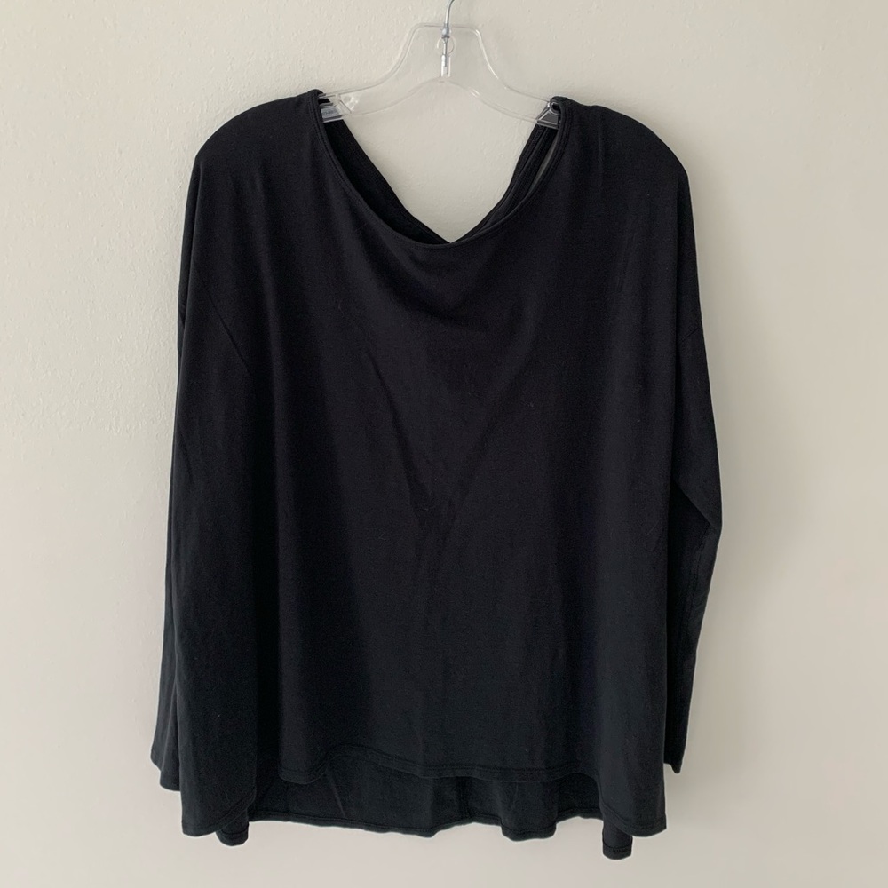 Lululemon keyhole back long sleeve black shirt